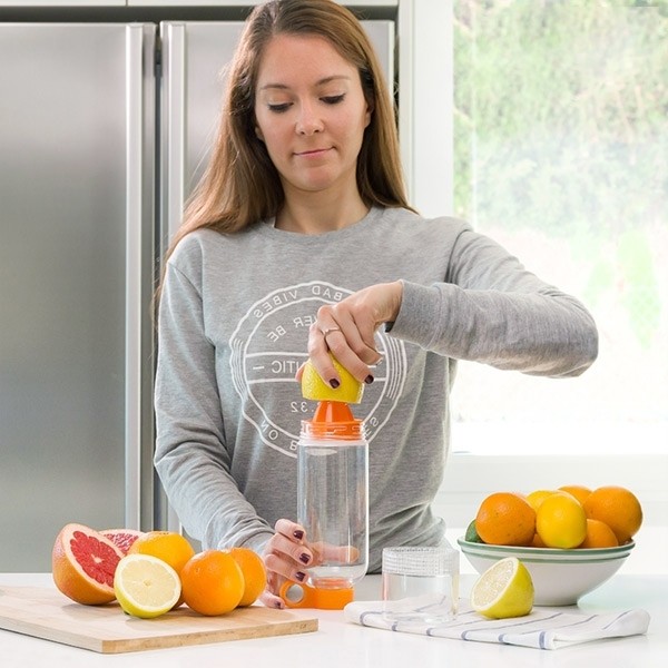 Sticla pentru infuzie cu storcator citrice